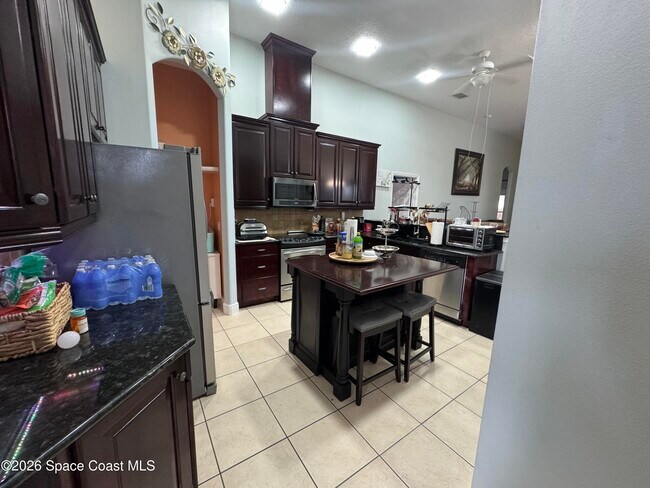 Building Photo - 5900 Herons Landing Dr