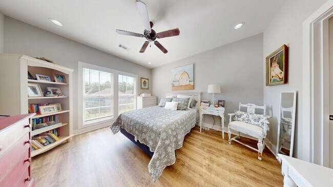 Building Photo - Fox Run Village