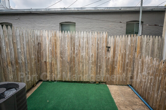 Building Photo - 412 Gittings St