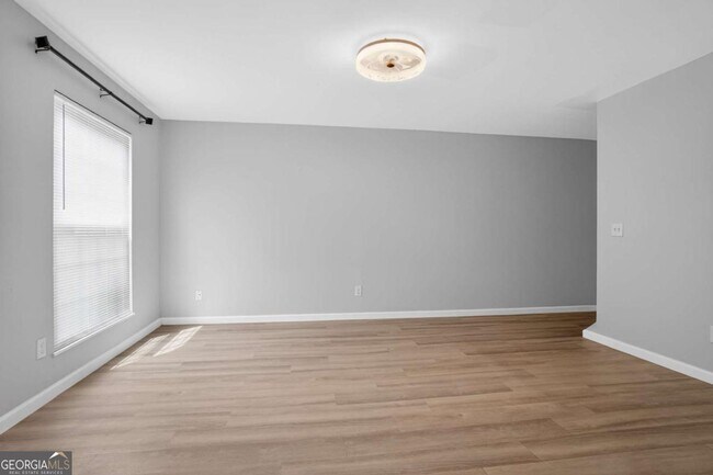 Building Photo - 2917 N Dekalb Dr