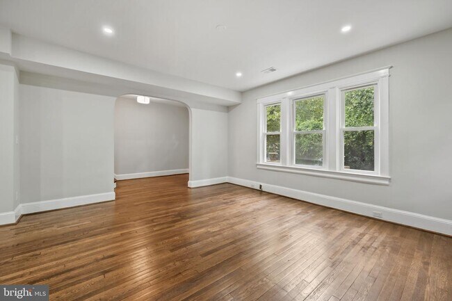 Building Photo - 3551 Hertford Pl NW