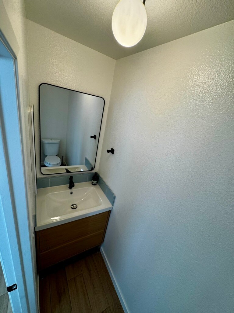 Building Photo - 658 W 23rd St