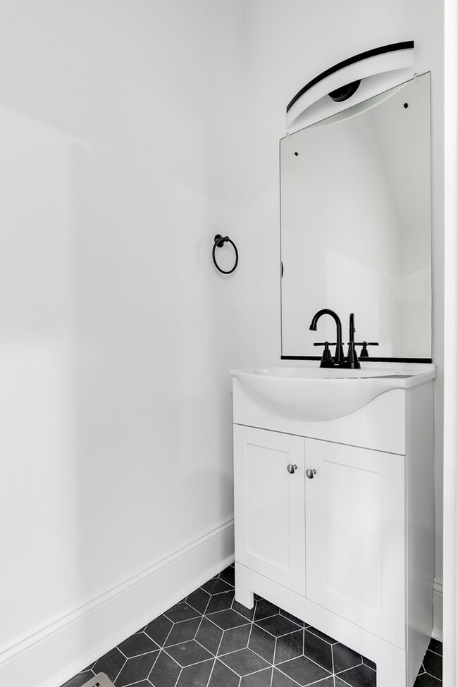 Building Photo - Experience Modern Elegance in RVA’s Souths...