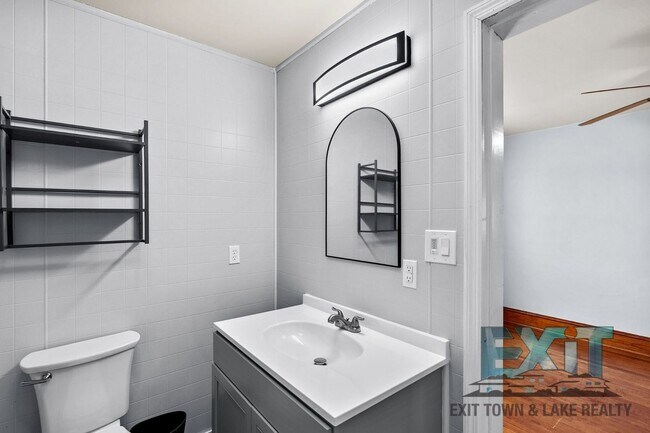 Building Photo - Country Feel, Modern Updates – 3BR Home on Quiet Road Just Outside of South Hill