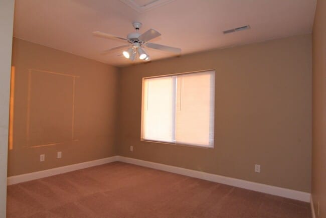 Building Photo - Beautifully Renovated Large 4 bedroom Dupl...