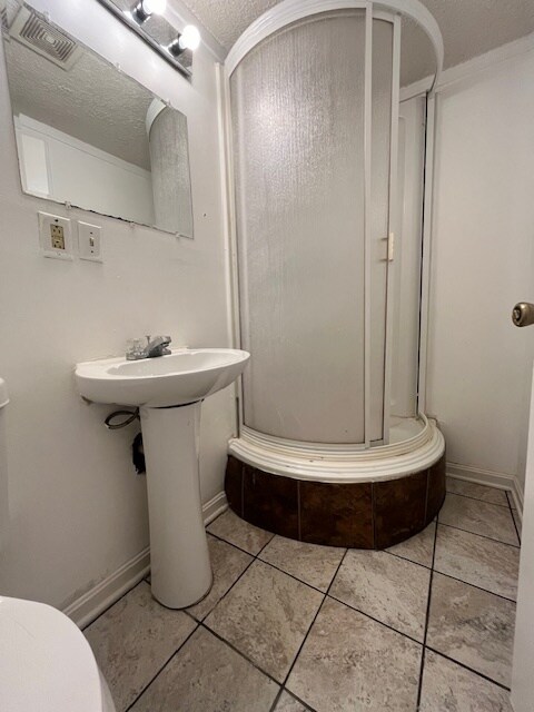Building Photo - 3 bedroom 1.5 Bathroom