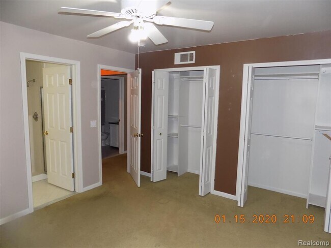 Building Photo - 723 Claire Pointe Cir
