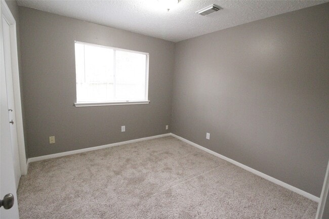 Building Photo - 12323 Guernsey Dr