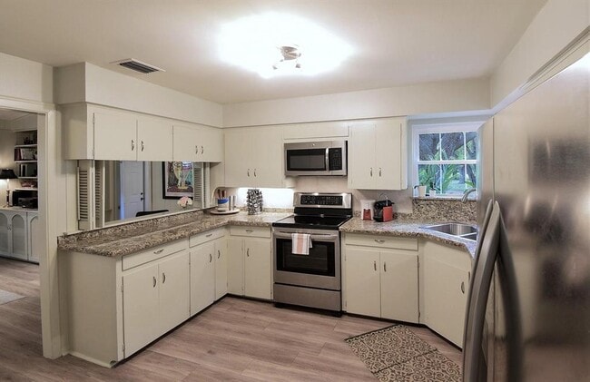 Building Photo - 34122 Pecan Hill Dr