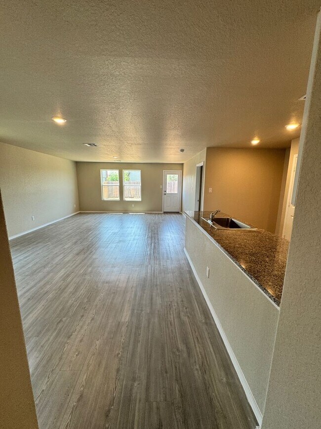 Building Photo - Move-In Ready Modern Home with Open Layout...