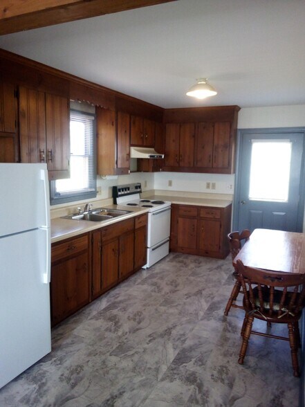 built in table w/chairs - 703 Monroe St