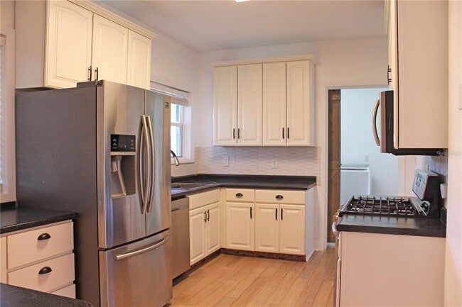 Building Photo - 1718 E Elm Rd