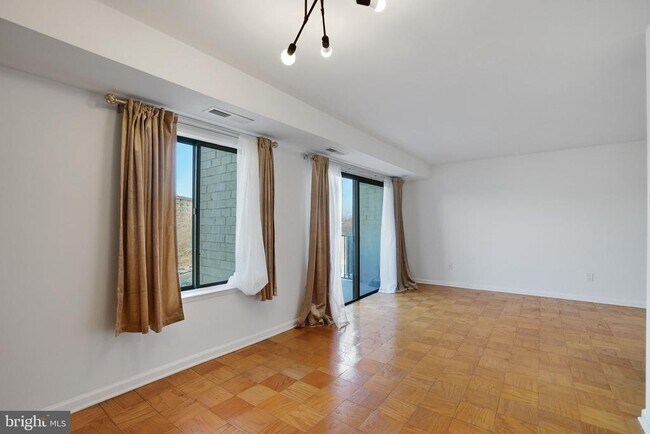 Building Photo - 3101 S Manchester St