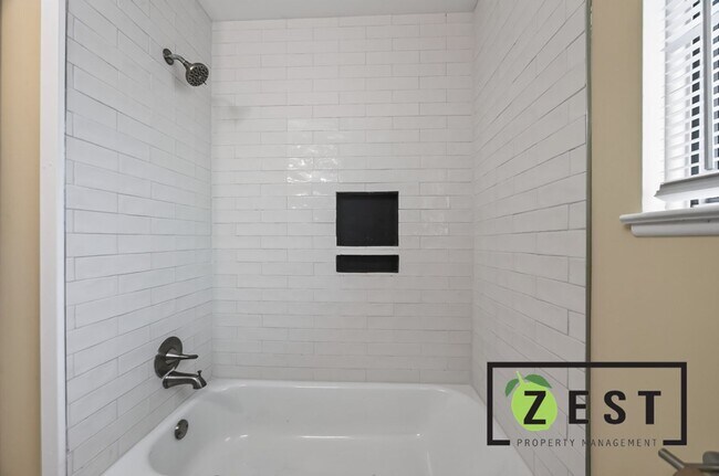 Building Photo - Cozy 3 bd Home in Excellent Area! Open House Sunday, August 9,2026 @ 2p-3p
