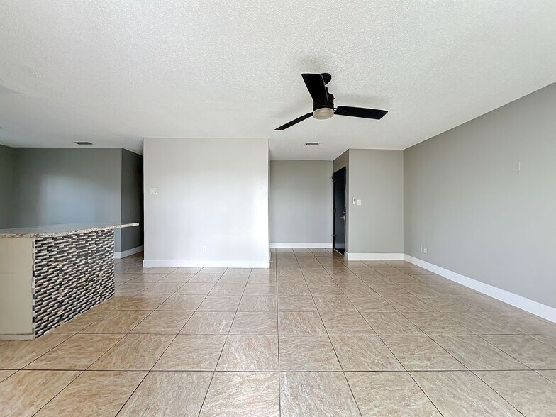 Building Photo - 163 Springwood Cir