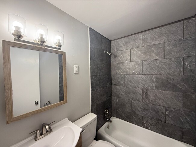 Building Photo - Broken Arrow Fully Remodeled Dream Home 3 Bedroom