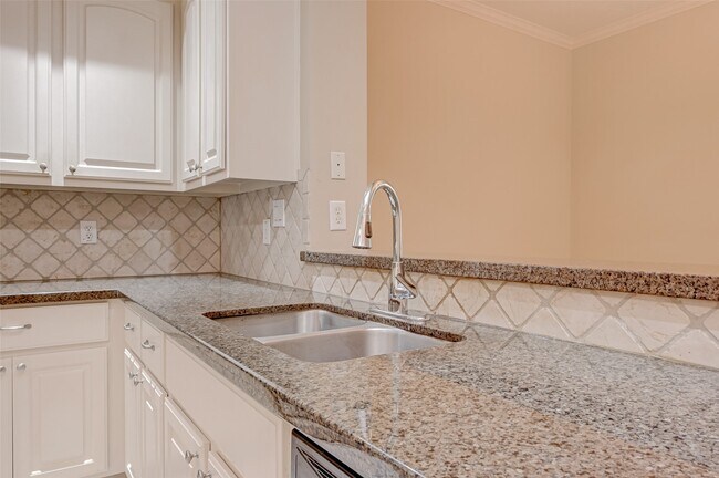 Building Photo - 13607 Brookbluff Ln