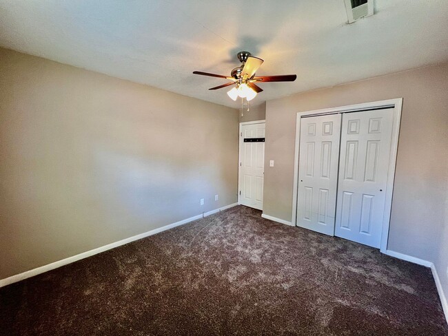 Building Photo - Gorgeous fully renovated 4 bedroom home in...