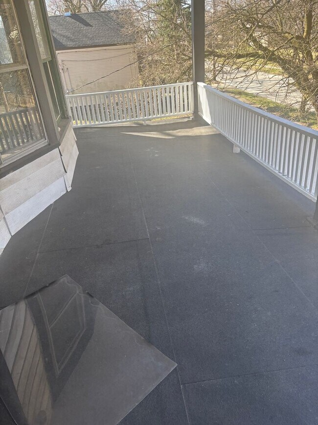 Building Photo - 2bd UPSTAIRS Duplex Section 8