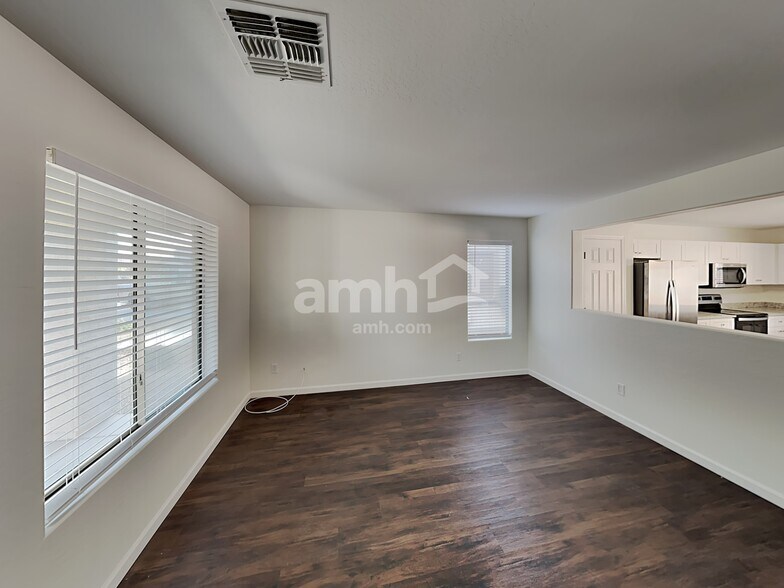 Building Photo - 1713 E Bradstock Way