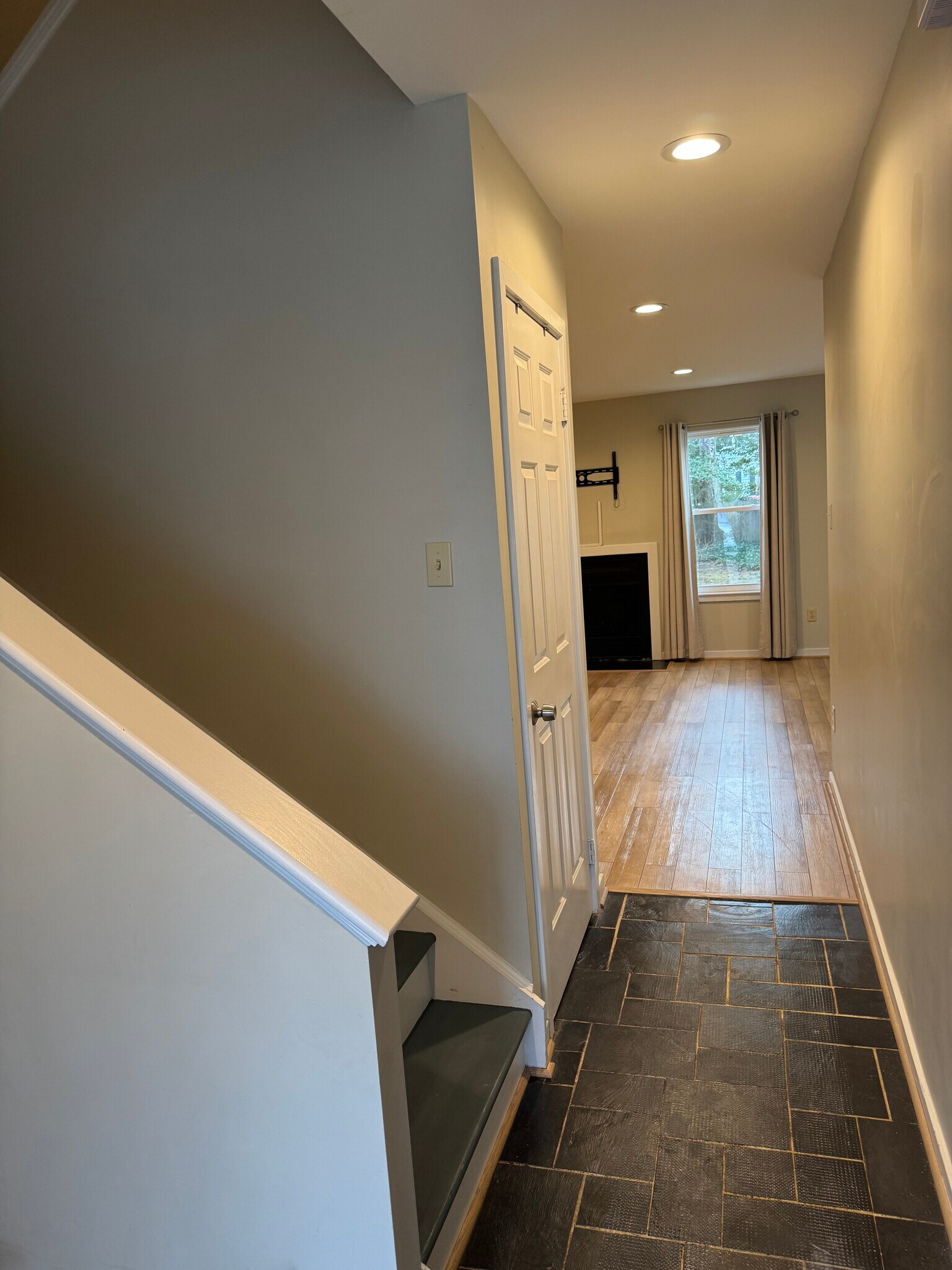 Entrance - 1306 Sycamore Square Dr