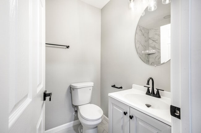 Building Photo - 515 Delamore Pl