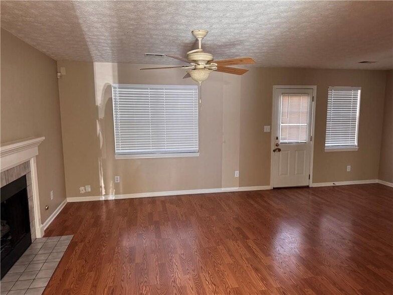 Building Photo - 6446 River Park Dr