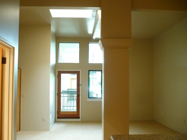 Building Photo - Spacious studio Condo near fairgrounds