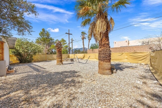 Building Photo - 13215 Deodar Ave