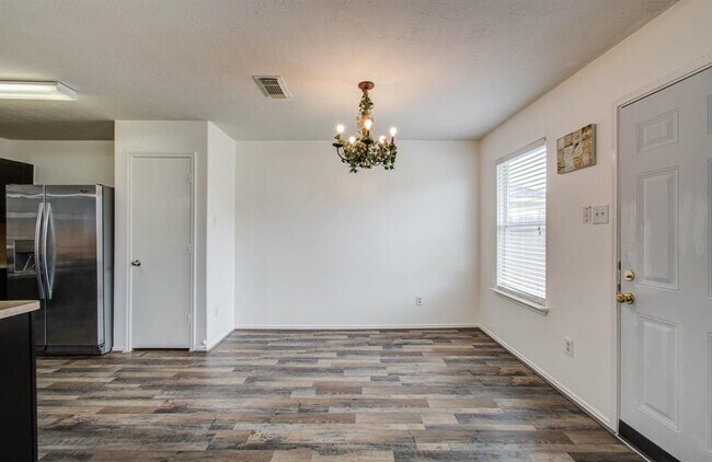 Building Photo - 2650 Daryns Landing Dr