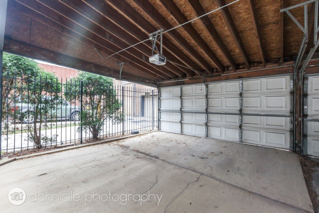 Building Photo - 2317 W Wolfram St