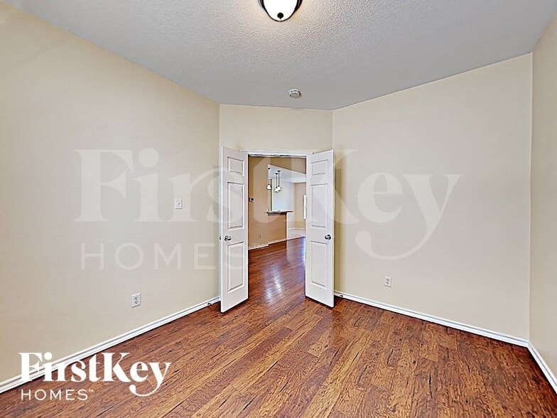 Building Photo - 5108 Parkplace Dr