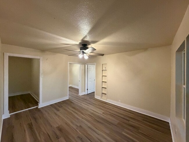 Building Photo - FIRST FLOOR UNIT WATER AND ELECTRICITY PAID!