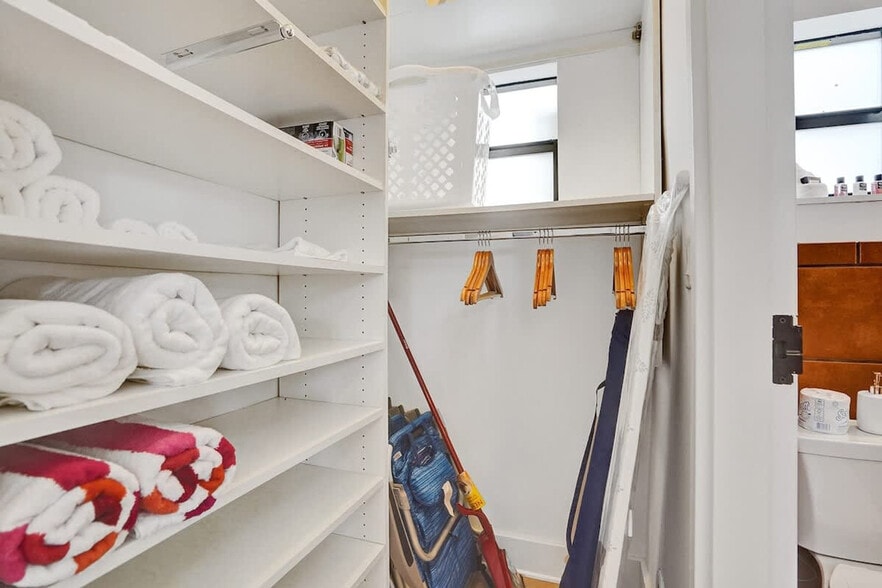 Building Photo - 333 Walnut St