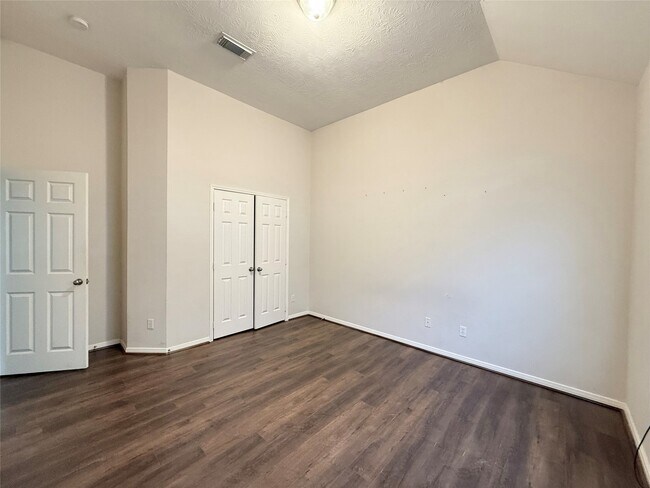 Building Photo - 11605 Bay Ledge Dr