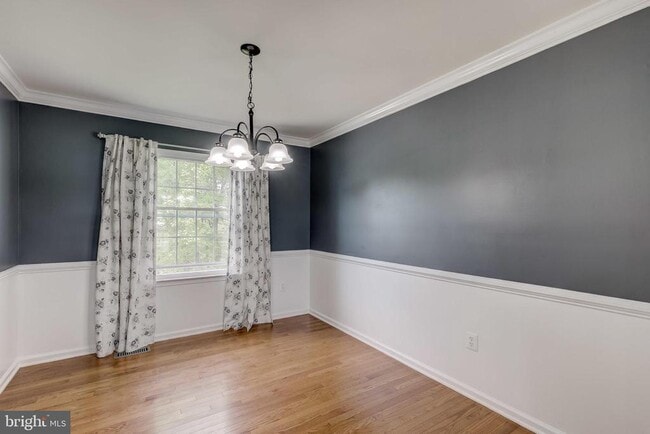 Building Photo - 583 Henderson Rd