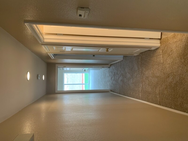 Building Photo - 9219 Canyon View Ave