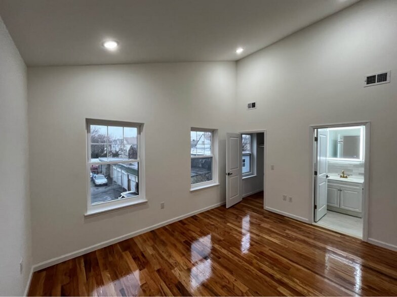 Building Photo - 121 Osborne Terrace