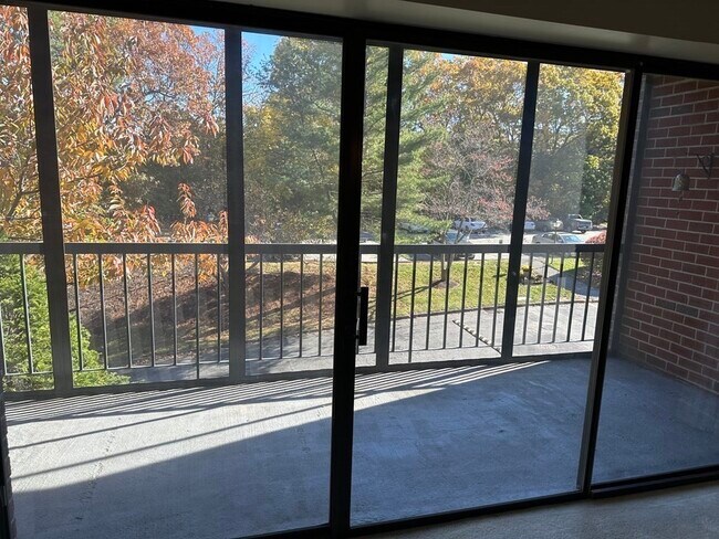 Building Photo - 2 Summit Dr