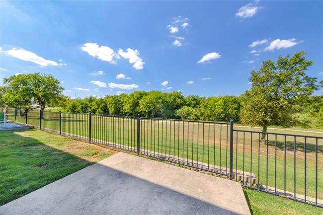 Building Photo - 1620 Bryant Dr