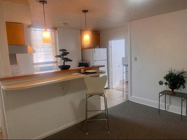 Building Photo - 1001 Wolf St