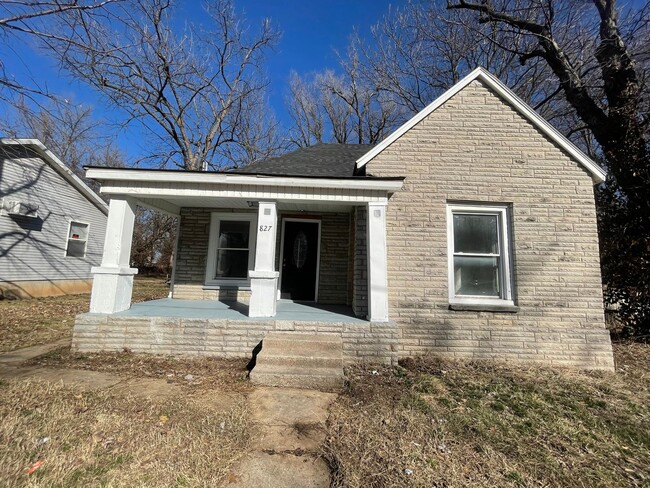 Building Photo - Recently Remodeled 2 bedroom 2 full bathro...