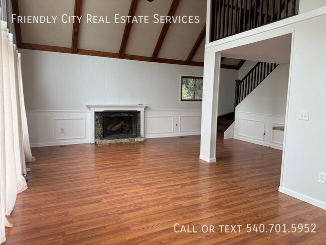 Building Photo - 2042 Hawksbill Rd