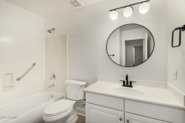 Building Photo - 925 W San Marcos Dr