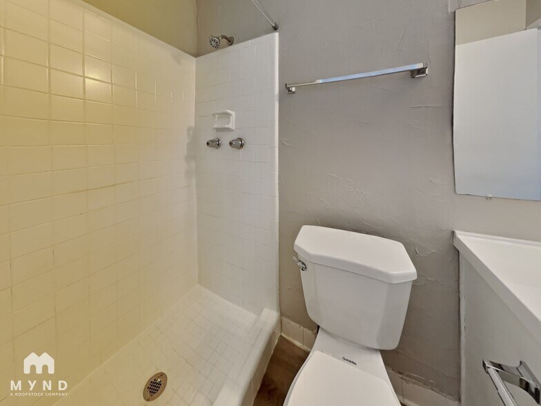 Building Photo - 255 Bellwood Ln