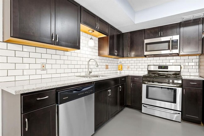 Building Photo - 1702 Coturnix Dr