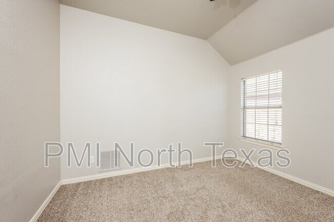 Building Photo - 2541 Indian Hills Dr