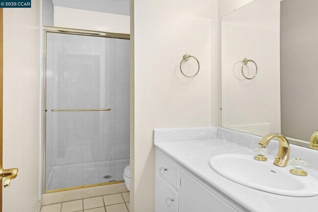 Building Photo - 2075 Ascot Dr