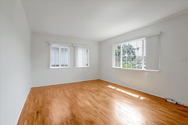 Building Photo - 3532 Maplewood Ave
