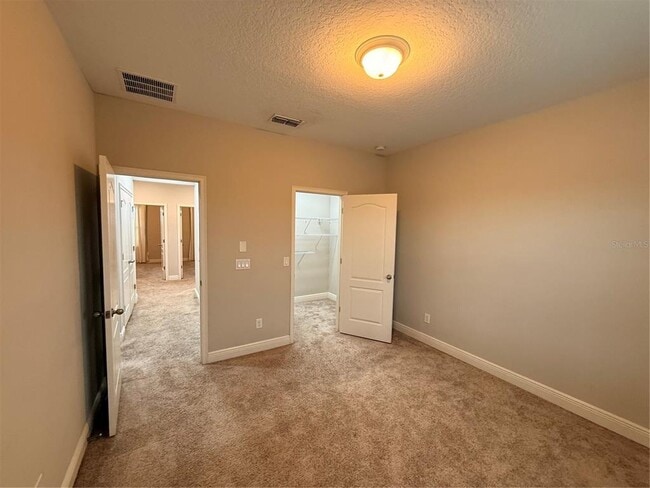 Building Photo - 15465 Honeybell Dr